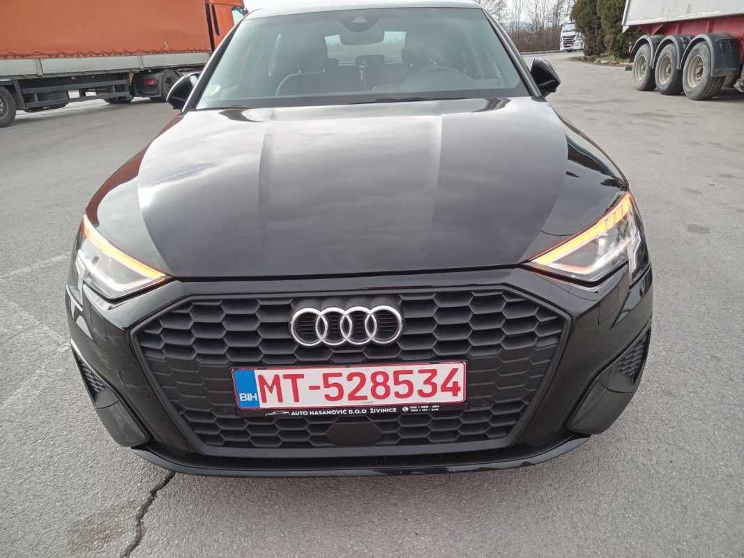 Automobil