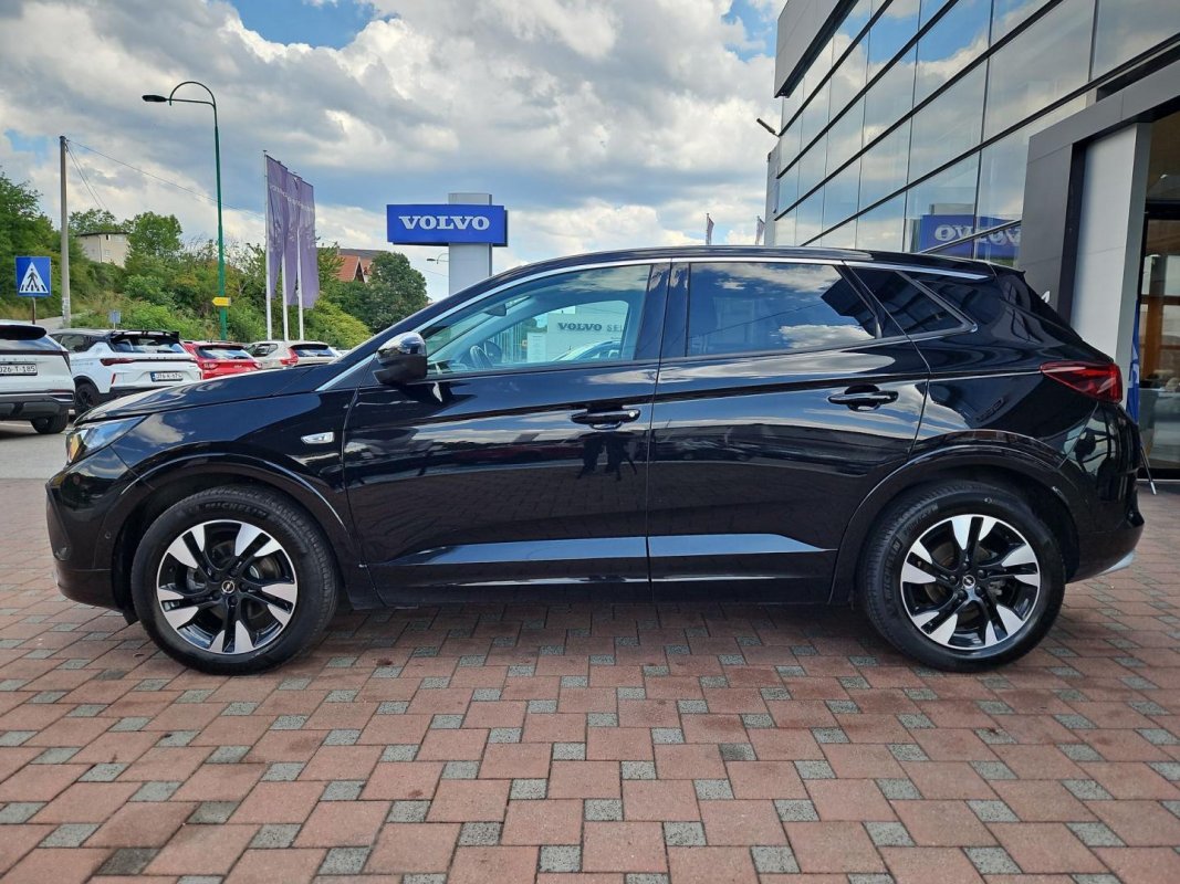 Automobil