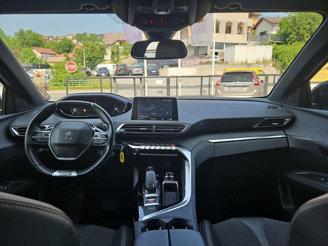 Automobil