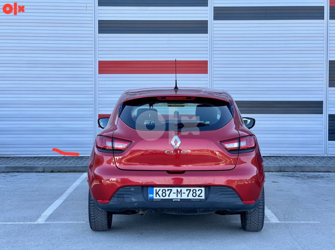Automobil
