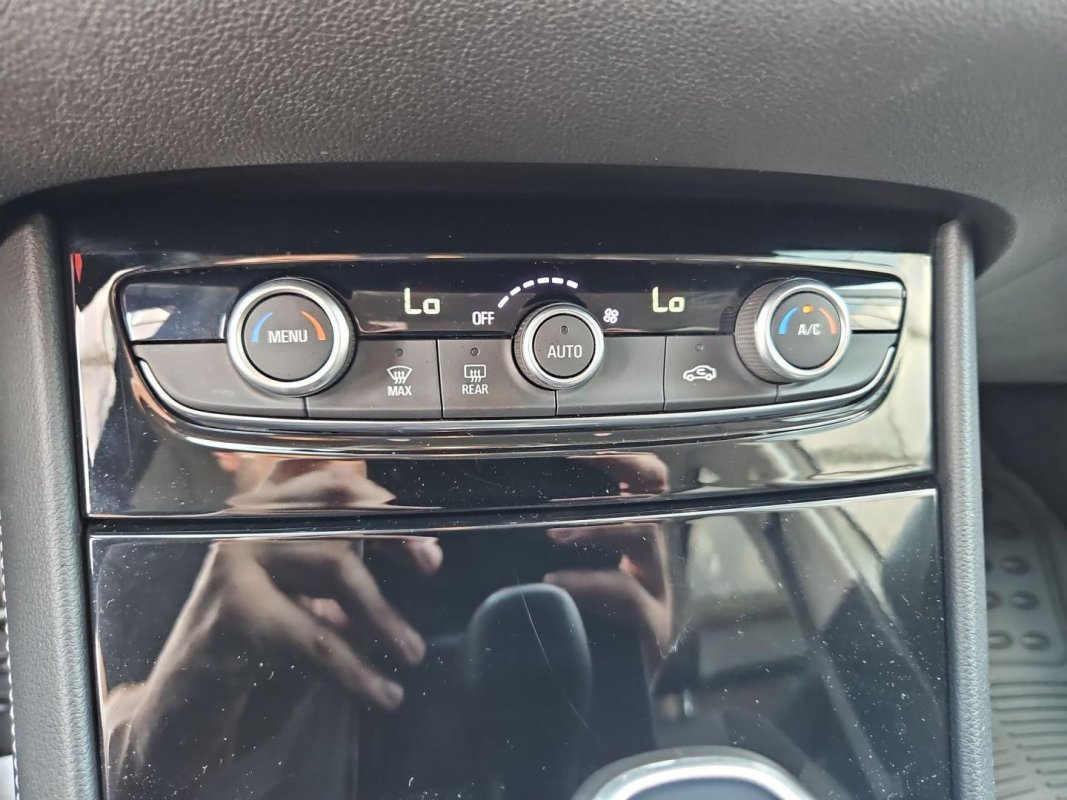 Automobil