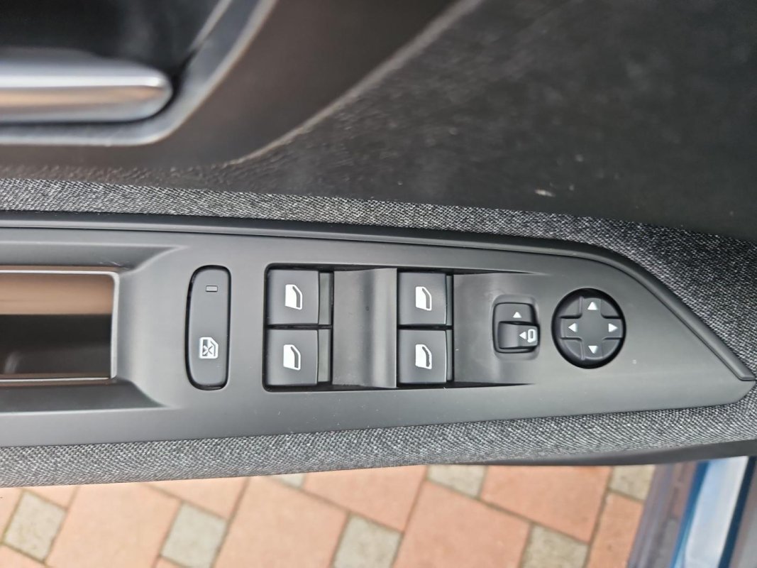 Automobil