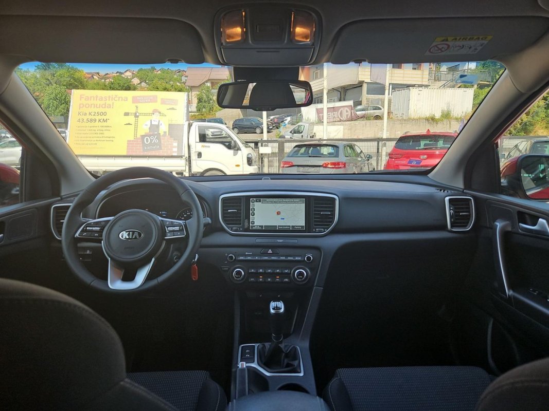 Automobil