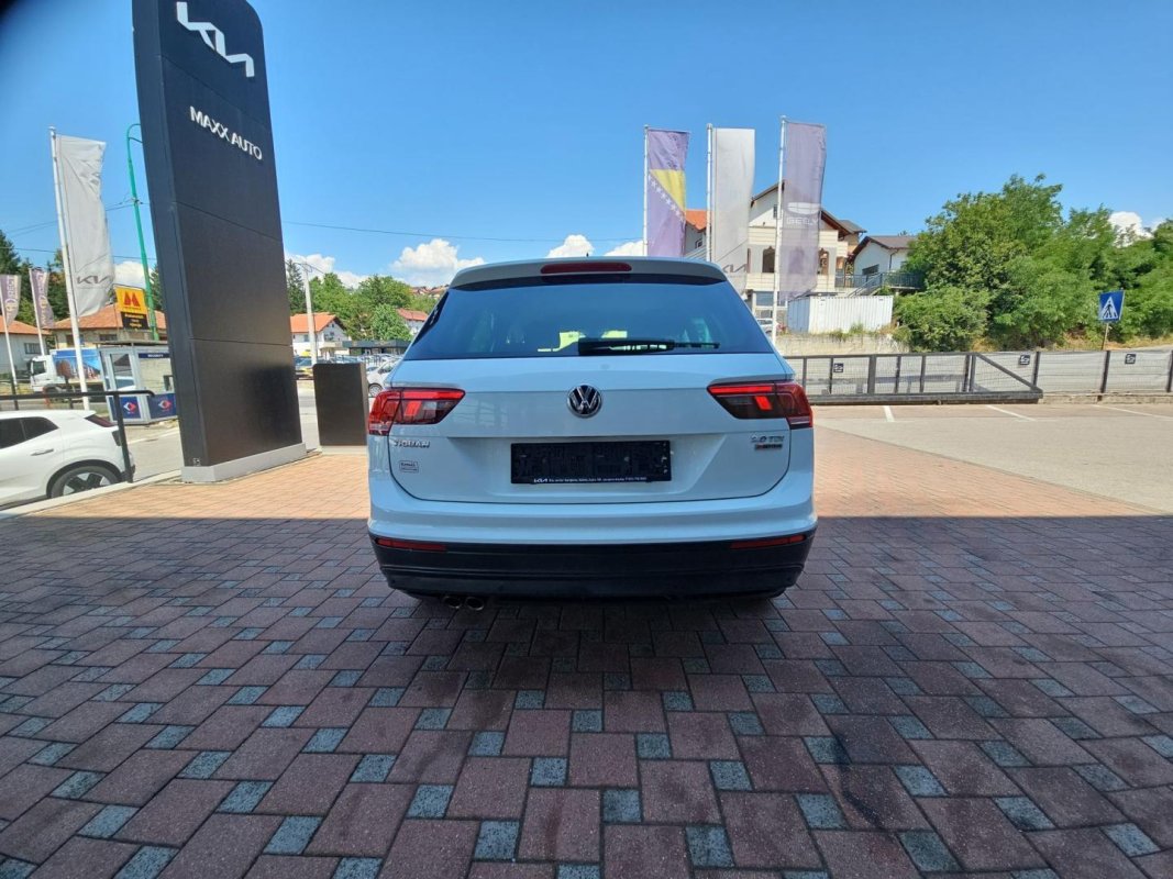 Automobil