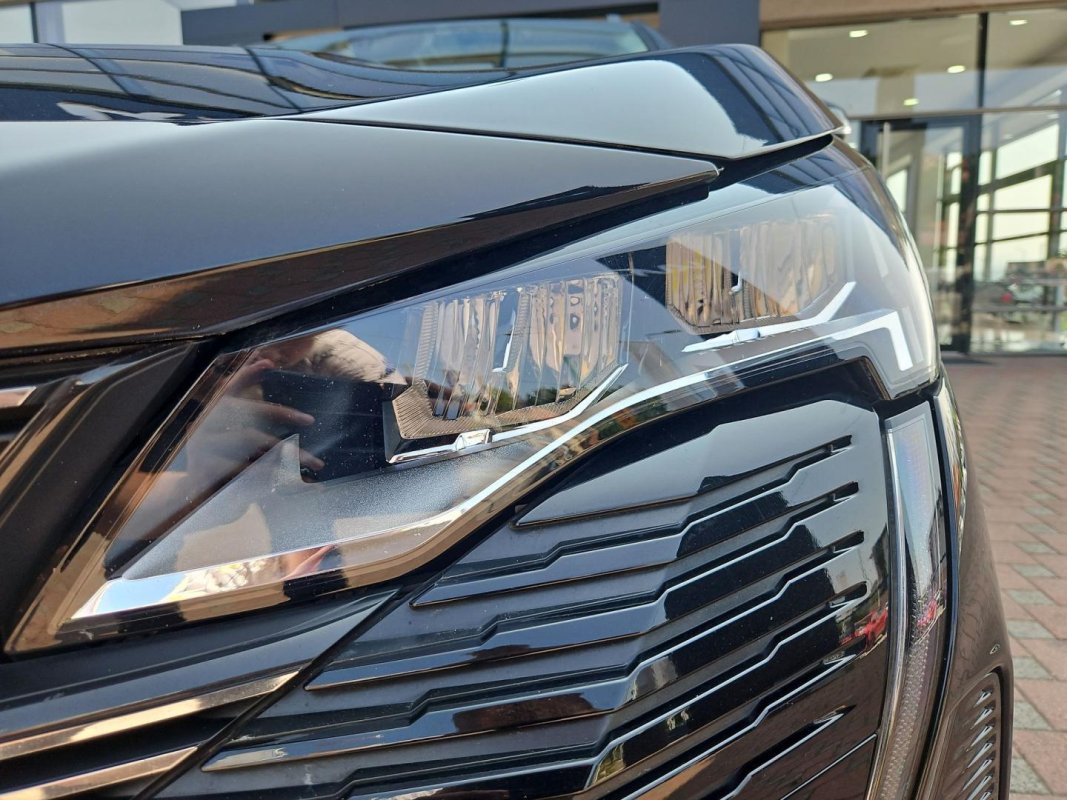Automobil