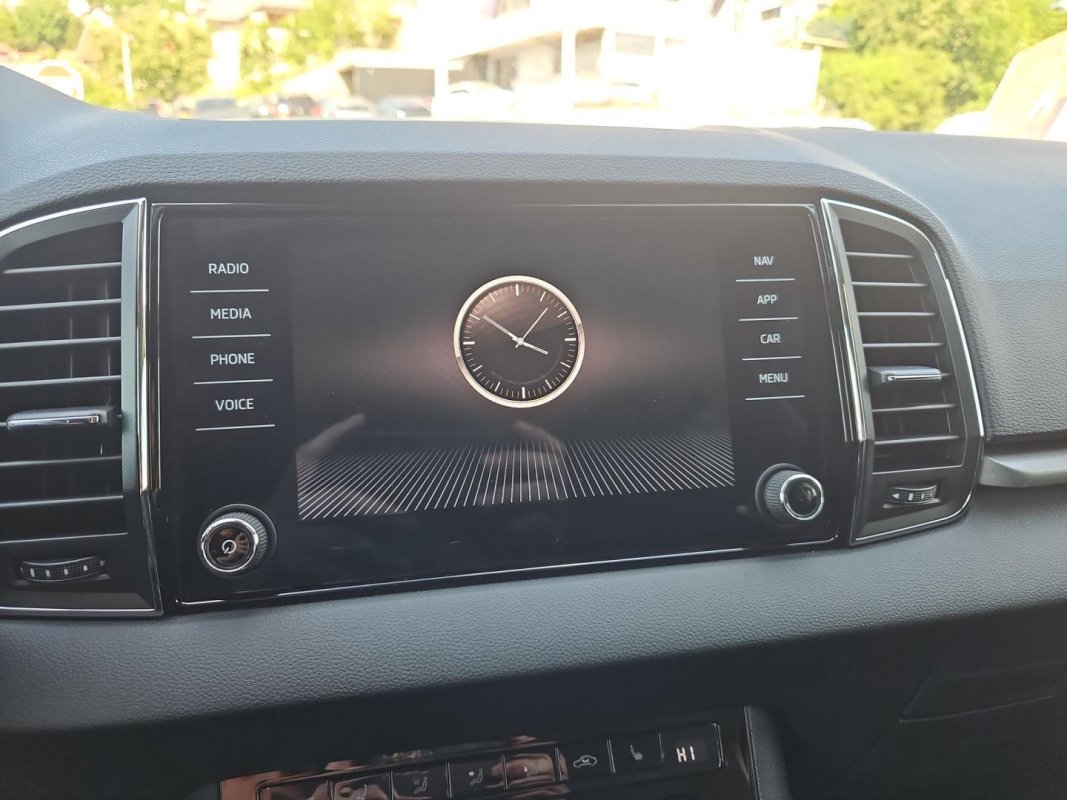 Automobil