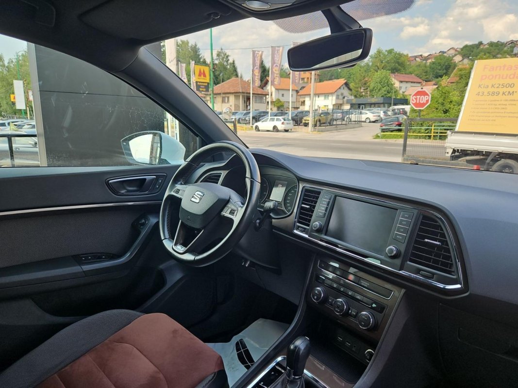 Automobil