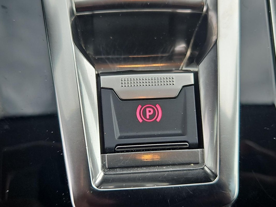 Automobil