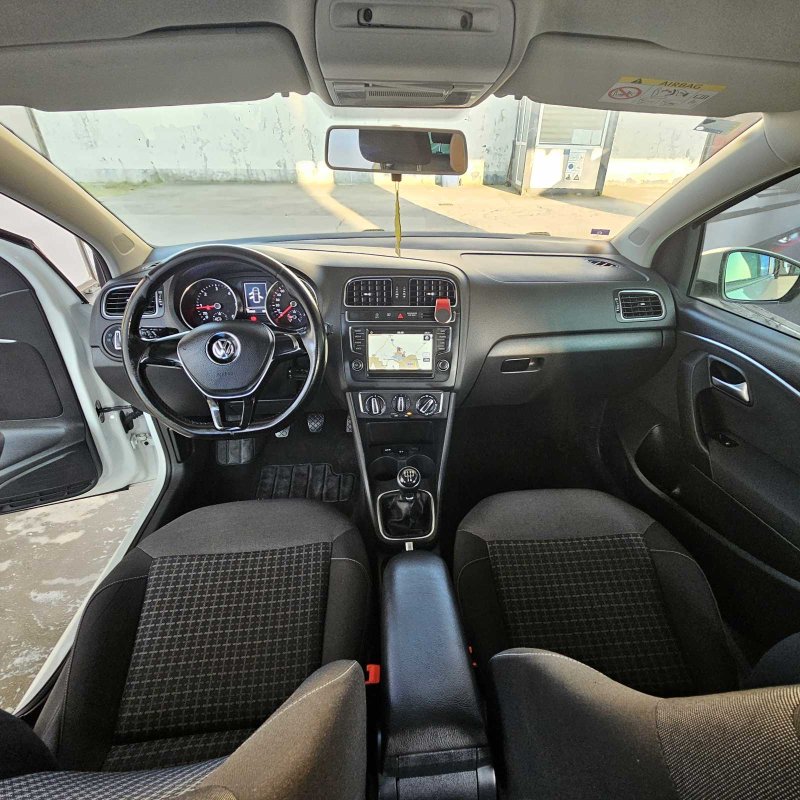 Automobil