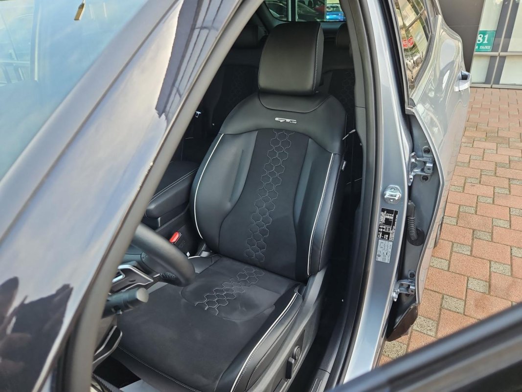 Automobil