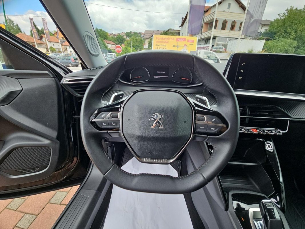 Automobil