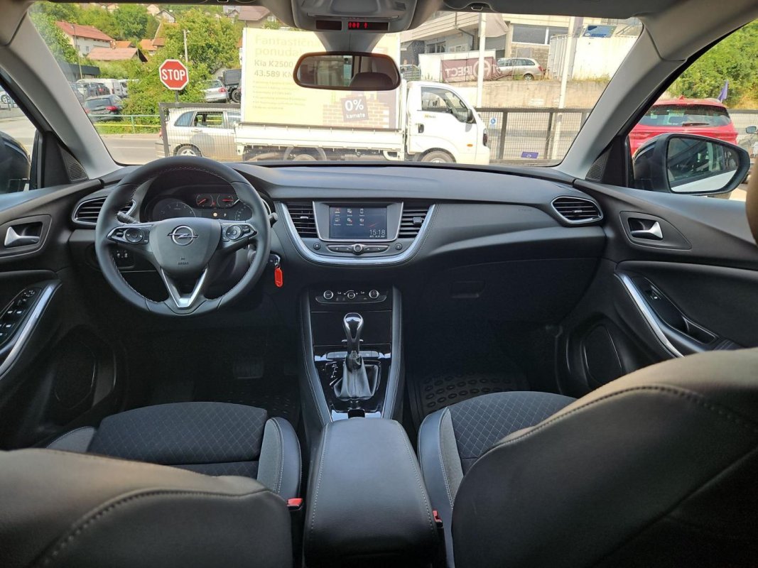 Automobil