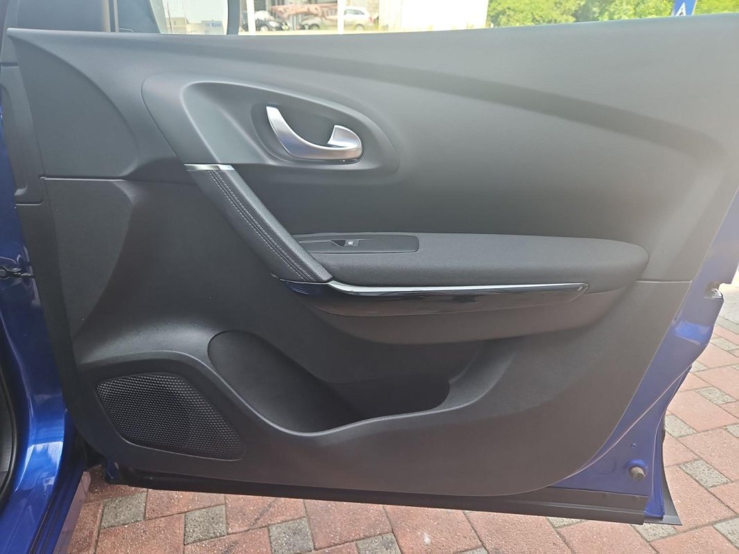Automobil