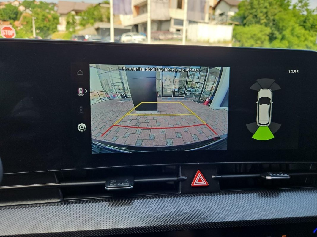 Automobil