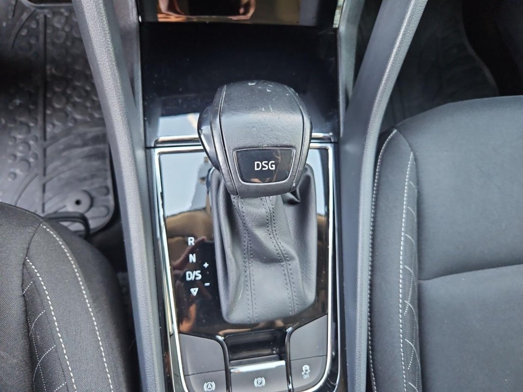 Automobil