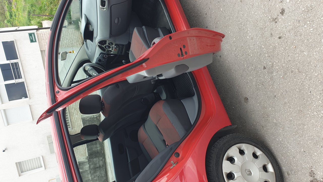 Automobil