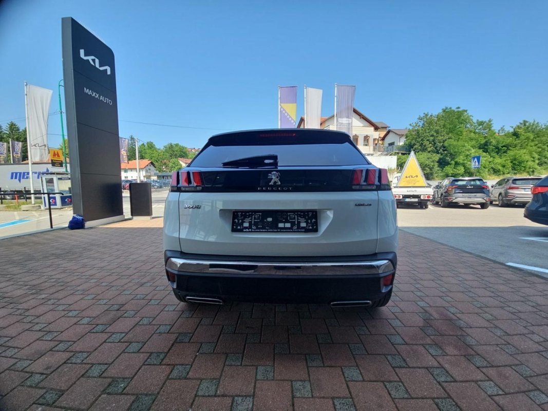 Automobil