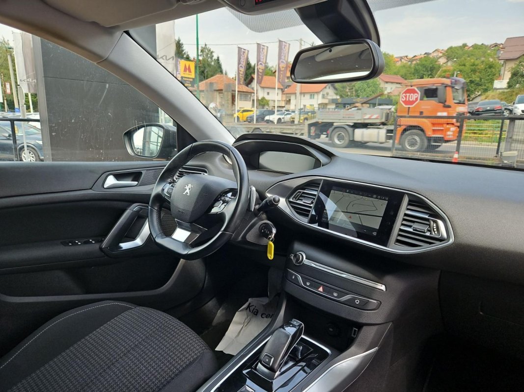 Automobil