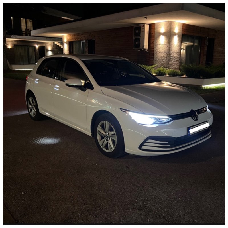 Automobil