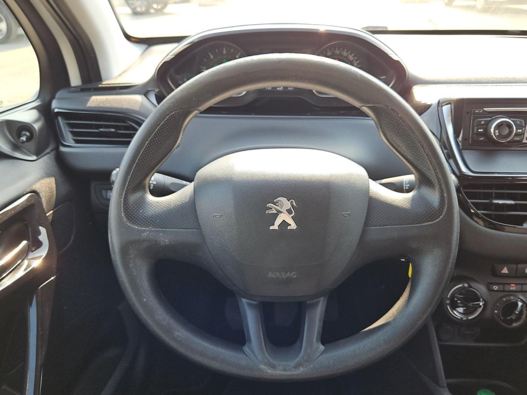 Automobil