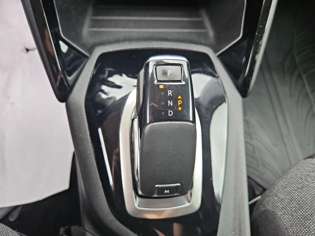 Automobil