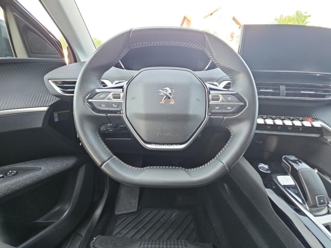Automobil