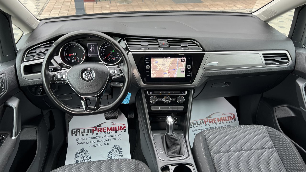 Automobil