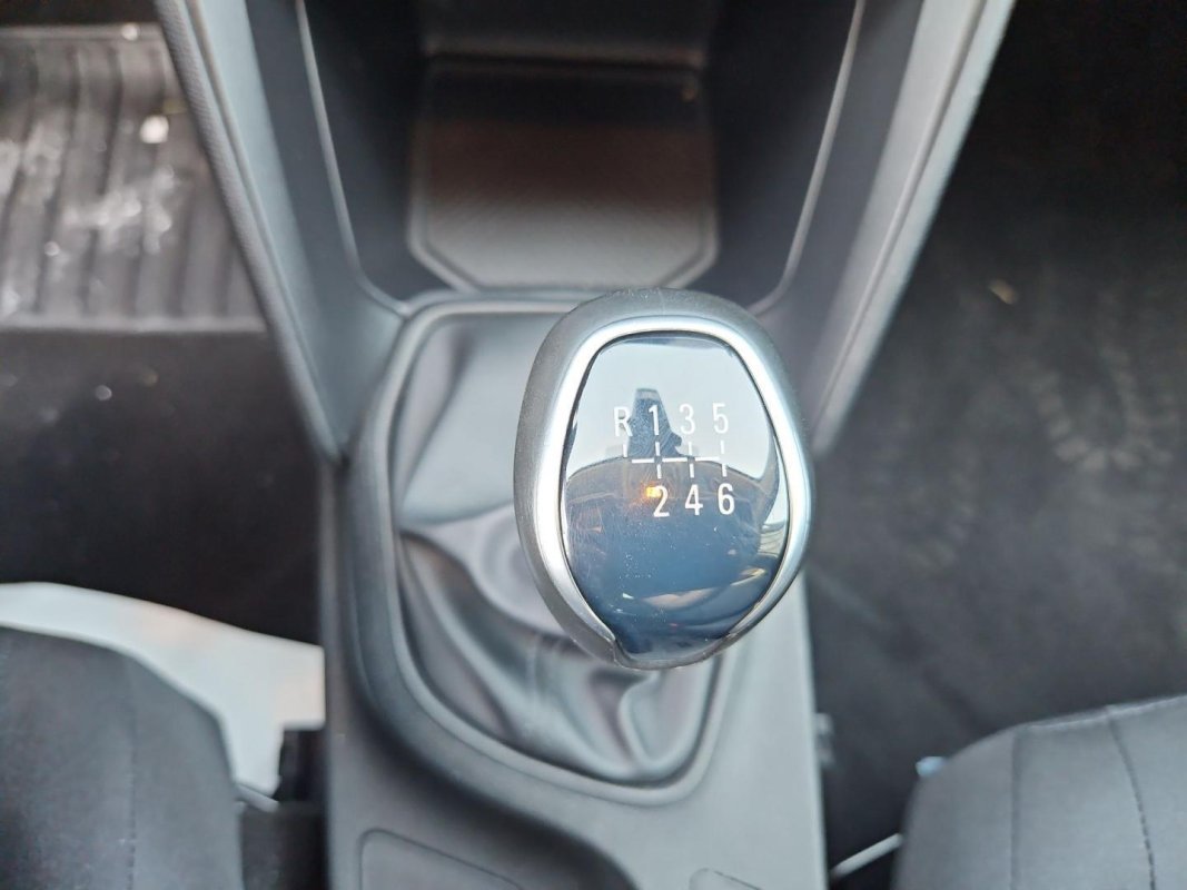 Automobil