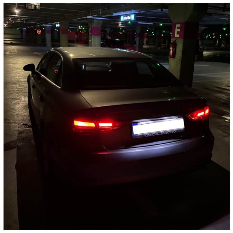 Automobil