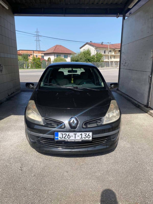 Automobil