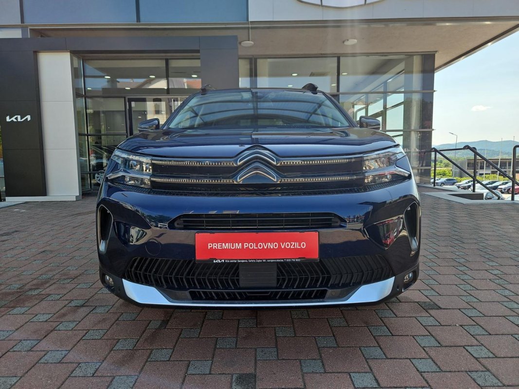 Automobil