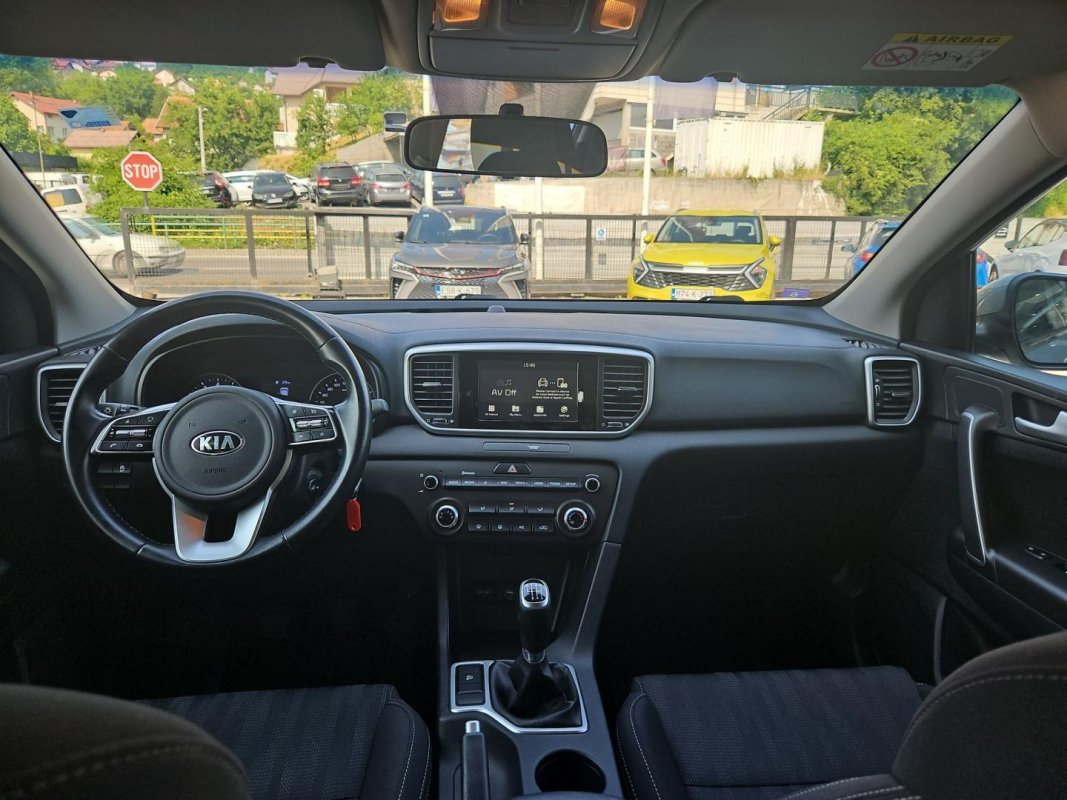 Automobil