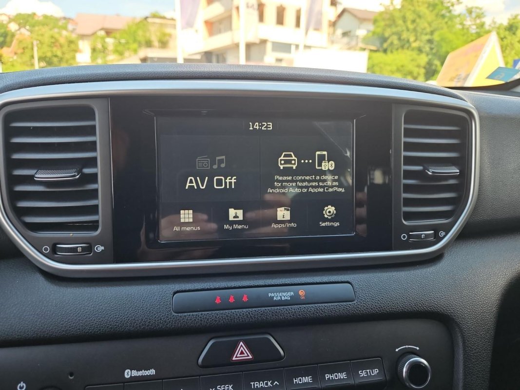Automobil