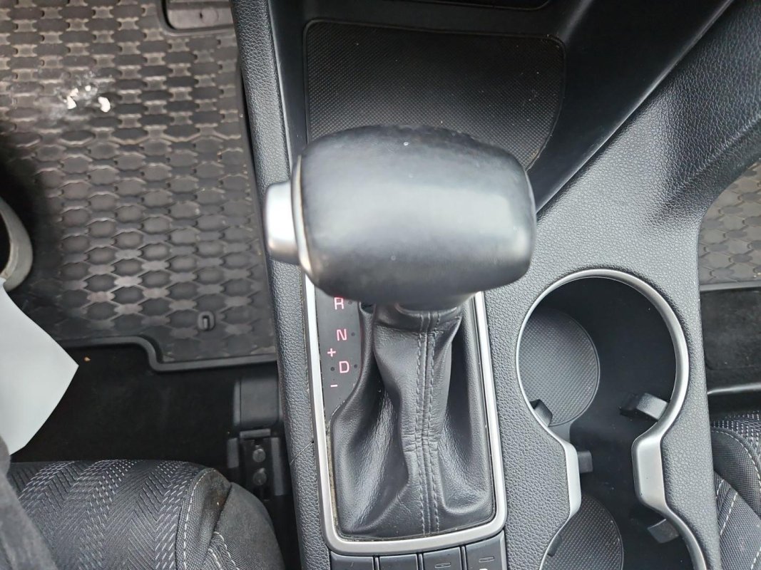 Automobil