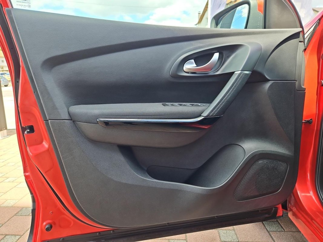 Automobil