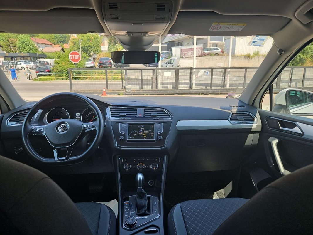 Automobil