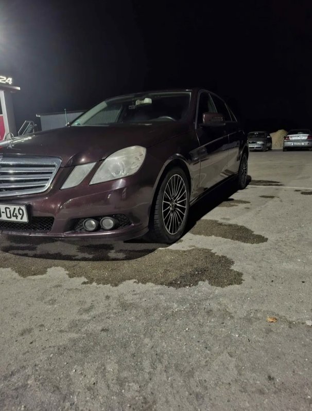 Automobil