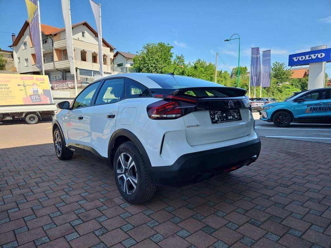 Automobil