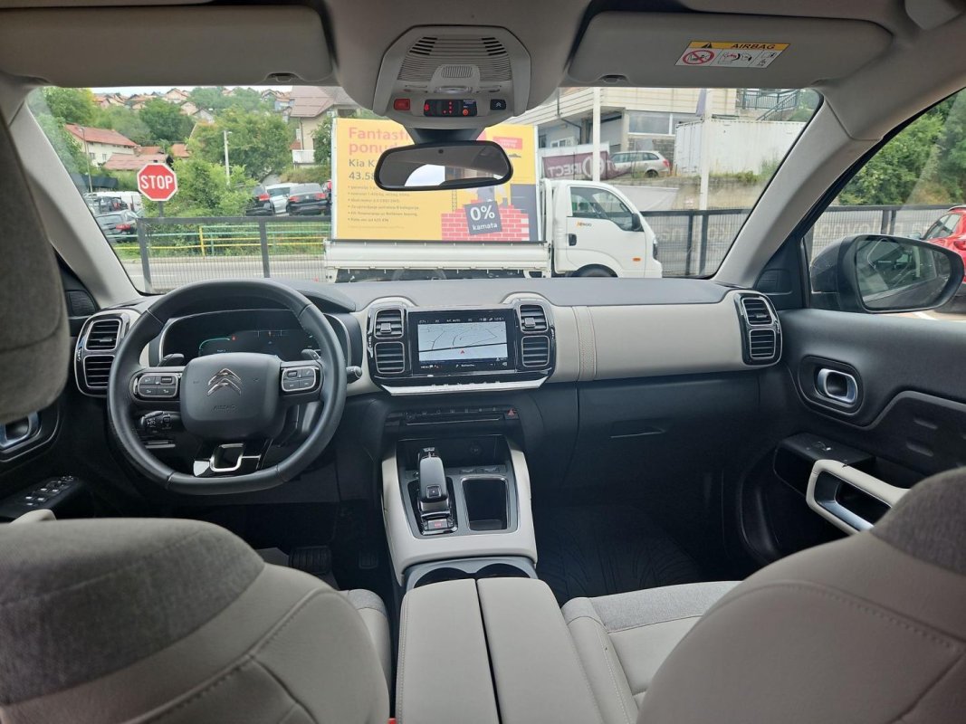 Automobil