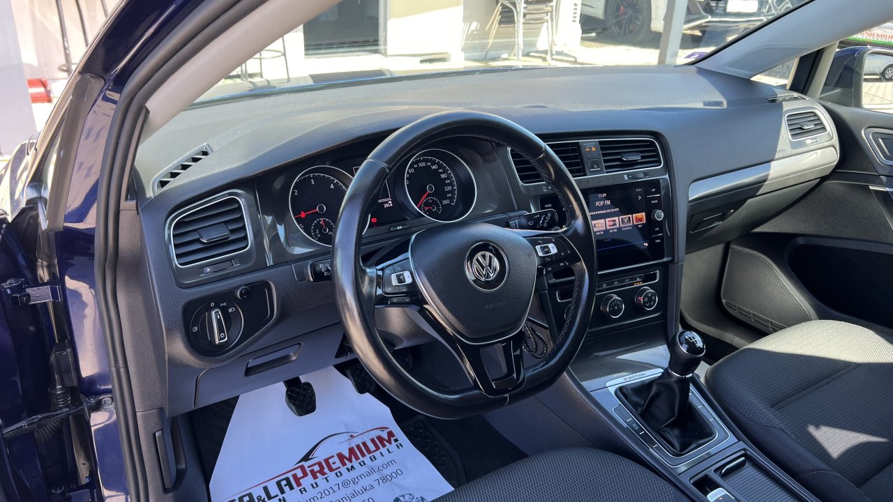 Automobil