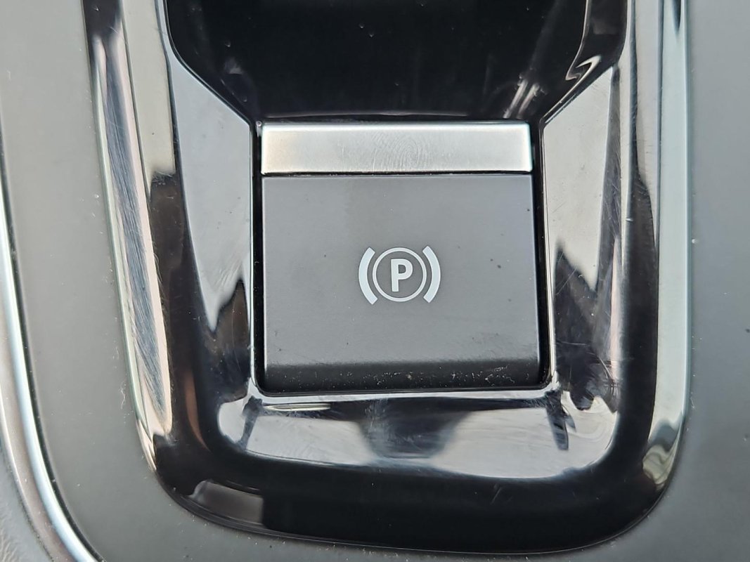 Automobil