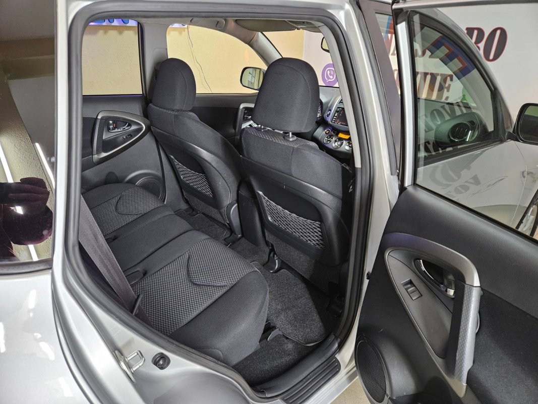 Automobil