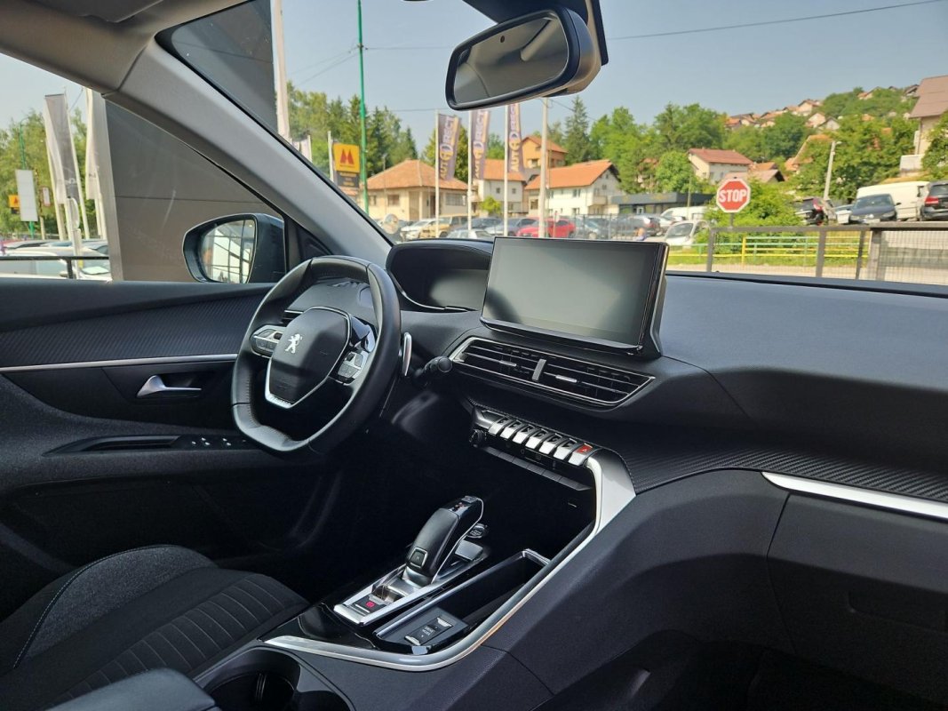 Automobil