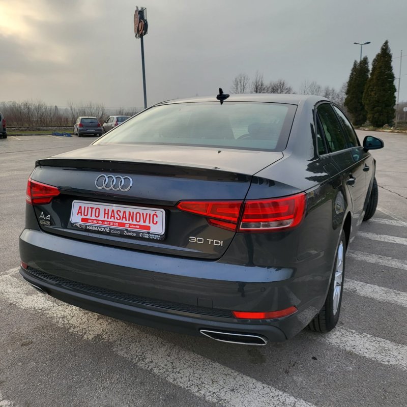 Automobil
