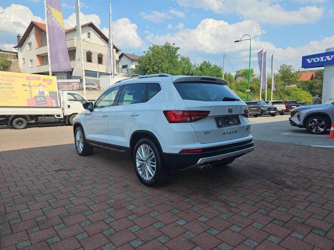 Automobil