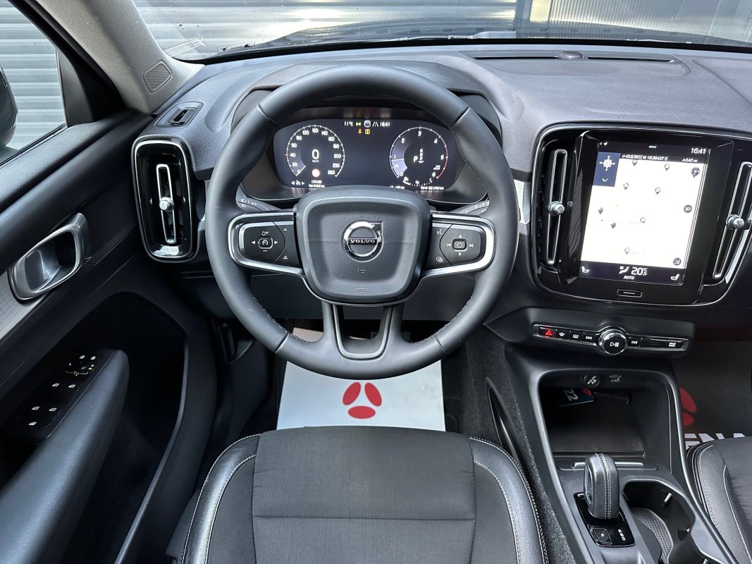 Automobil
