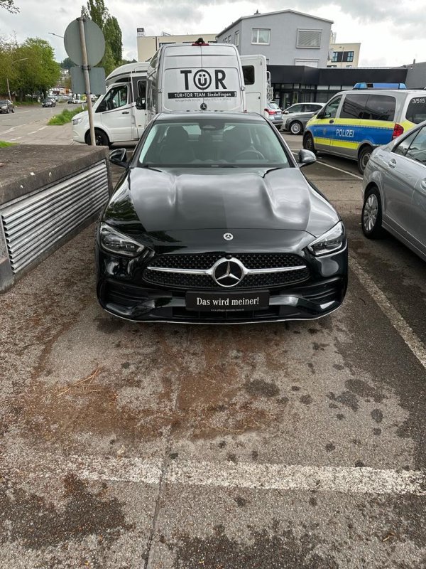 Automobil