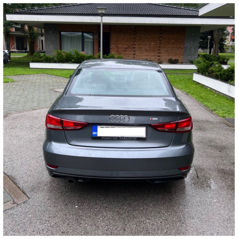 Automobil