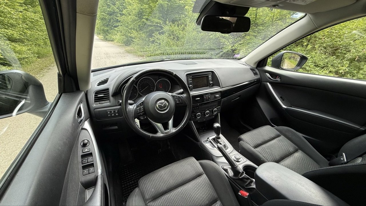 Automobil
