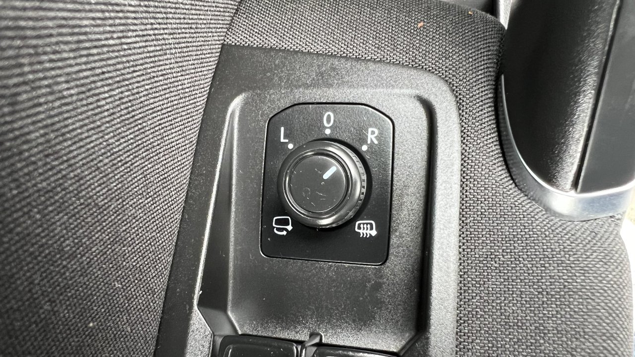 Automobil